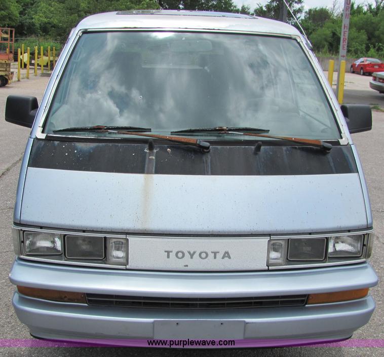 image for item 6511 1988 Toyota Van Wagon LE