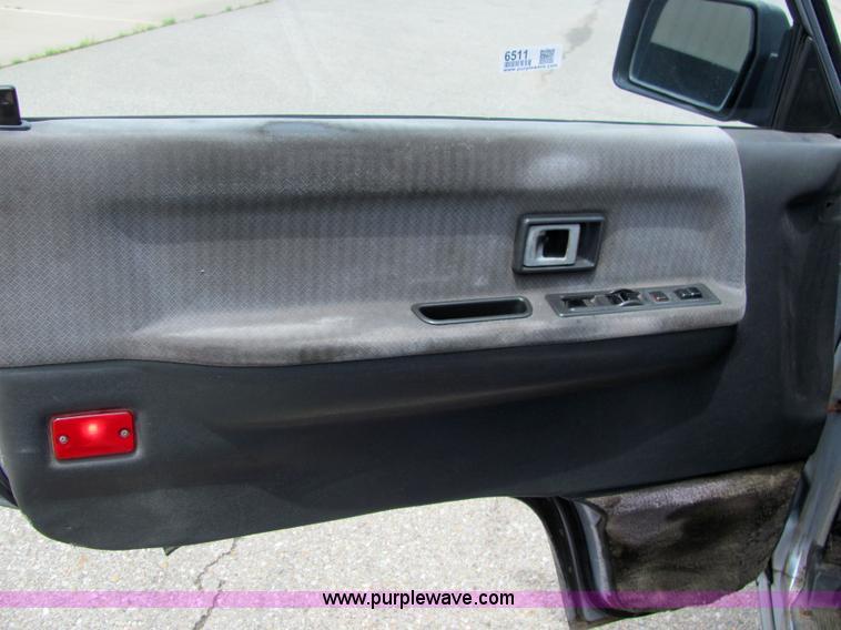 image for item 6511 1988 Toyota Van Wagon LE