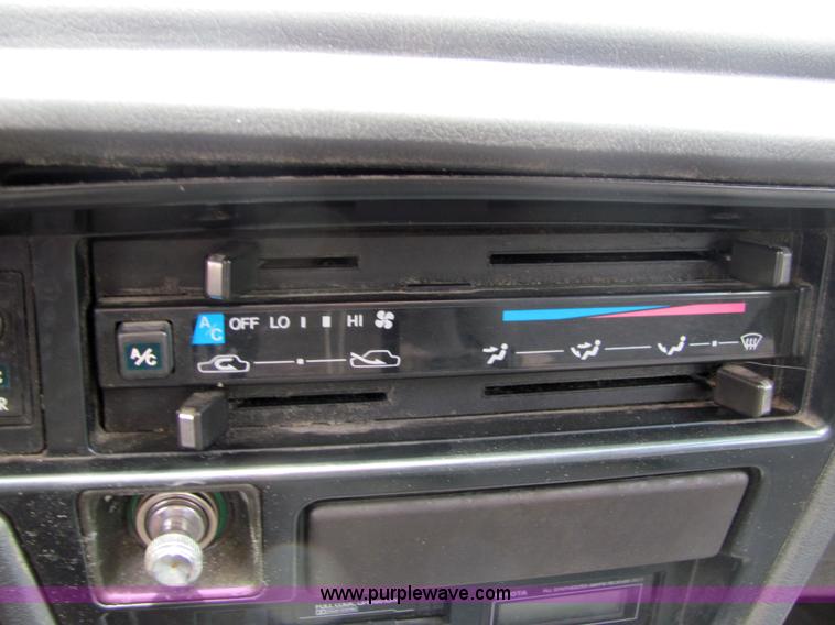 image for item 6511 1988 Toyota Van Wagon LE