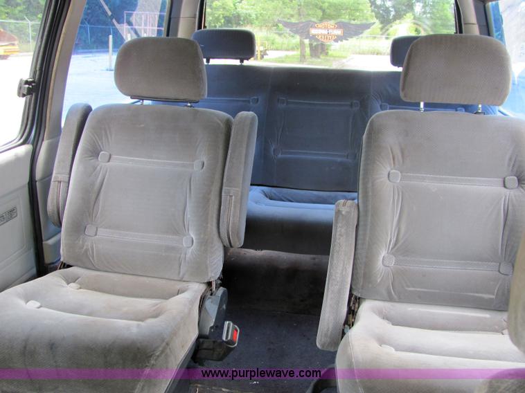 image for item 6511 1988 Toyota Van Wagon LE