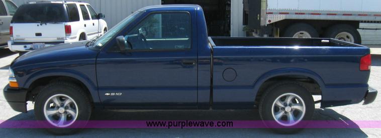 image for item 7214 1999 Chevrolet S10 pickup truck