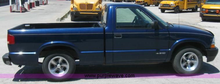 image for item 7214 1999 Chevrolet S10 pickup truck