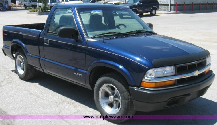 image for item 7214 1999 Chevrolet S10 pickup truck