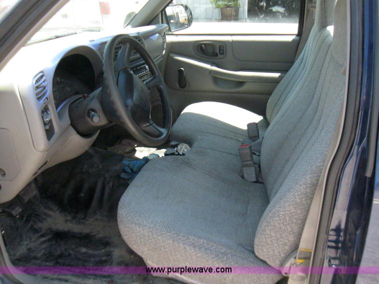 image for item 7214 1999 Chevrolet S10 pickup truck