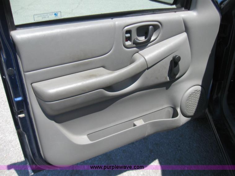 image for item 7214 1999 Chevrolet S10 pickup truck