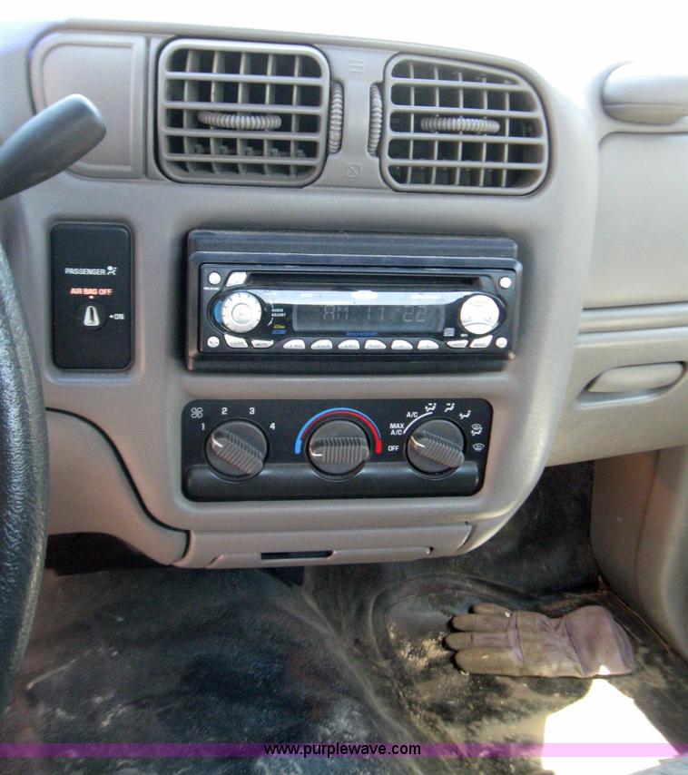 image for item 7214 1999 Chevrolet S10 pickup truck