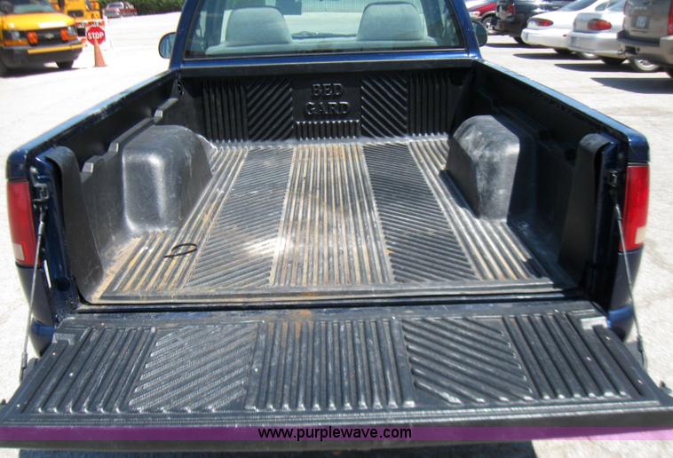 image for item 7214 1999 Chevrolet S10 pickup truck