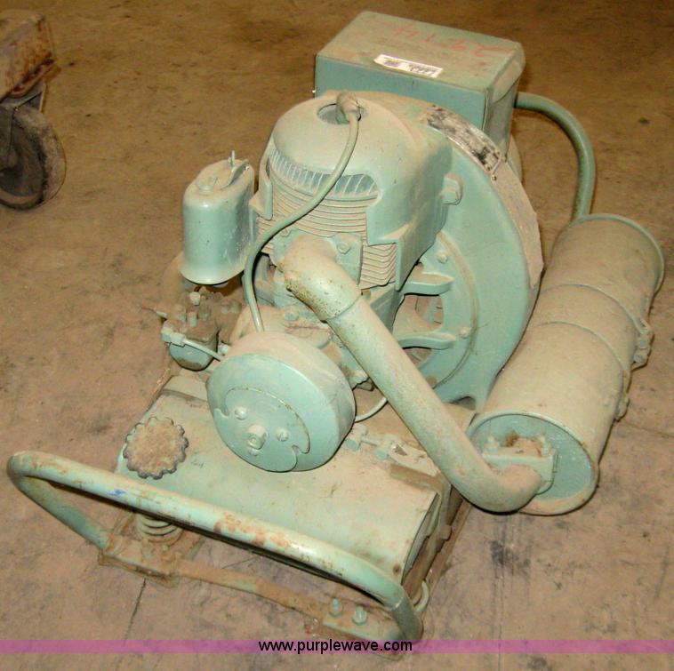 image for item 7223 Homelite generator