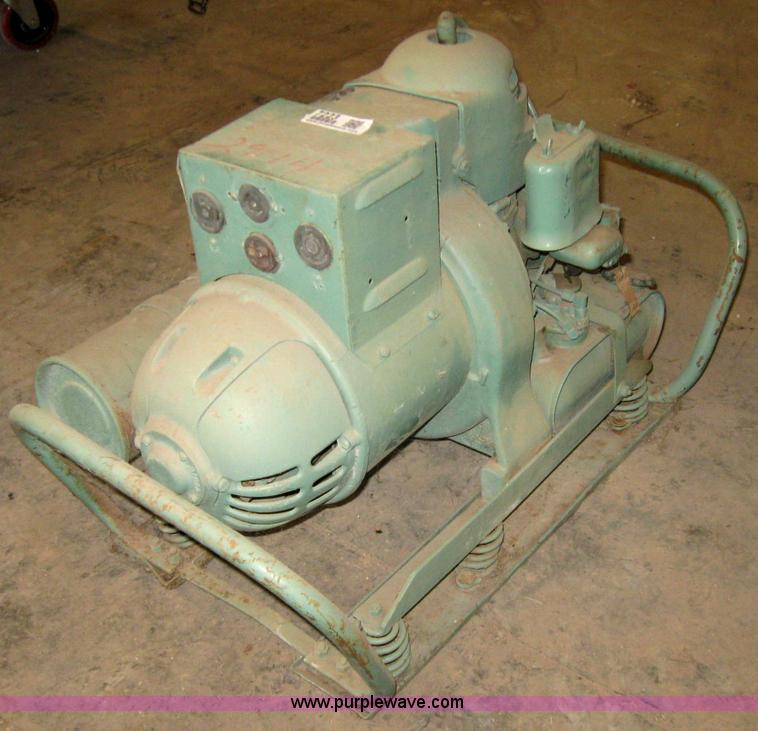 image for item 7223 Homelite generator