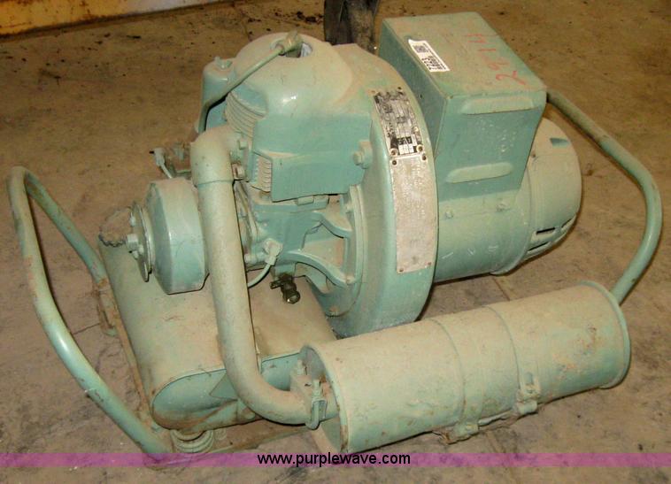 image for item 7223 Homelite generator