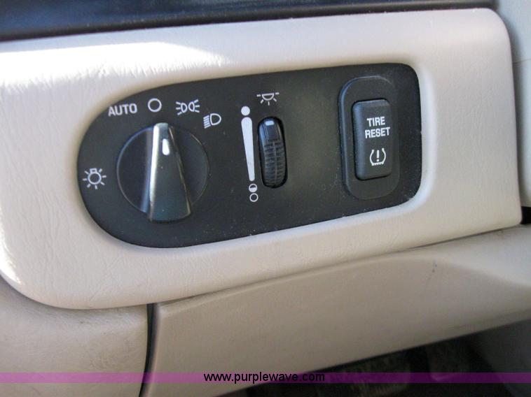 image for item 7228 2001 Ford Winstar SE mini van