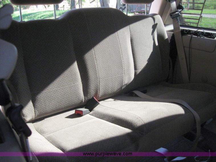 image for item 7228 2001 Ford Winstar SE mini van