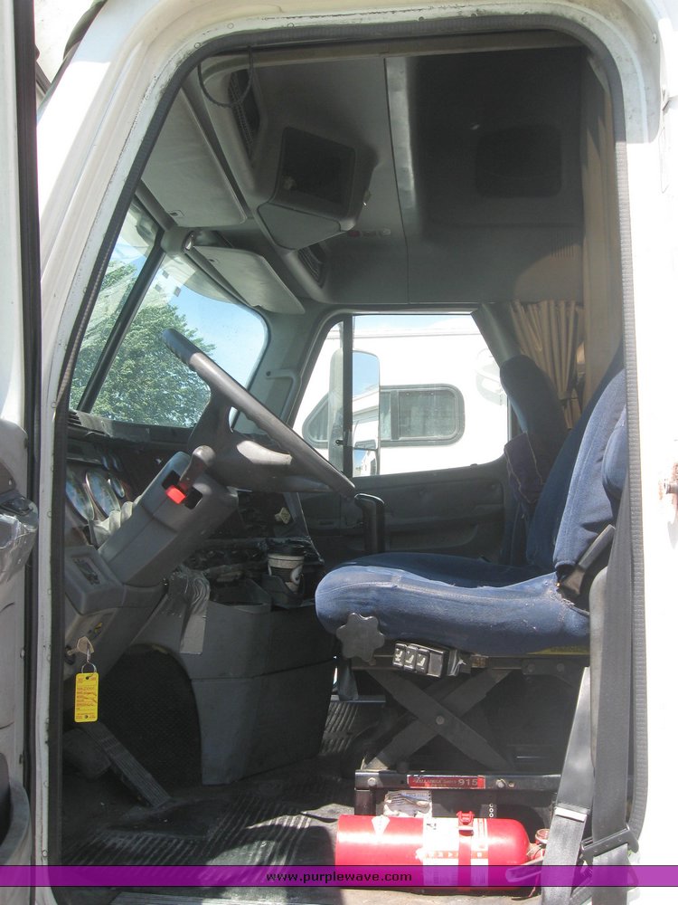 image for item 2149 2000 Freightliner Conventional FLC120 Century Class semi truck