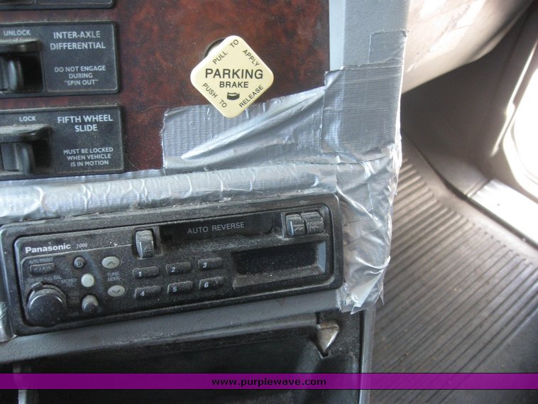 image for item 2149 2000 Freightliner Conventional FLC120 Century Class semi truck