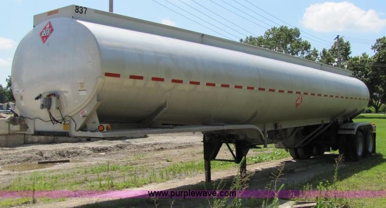 image for item 2286 1986 Fruehauf tanker trailer