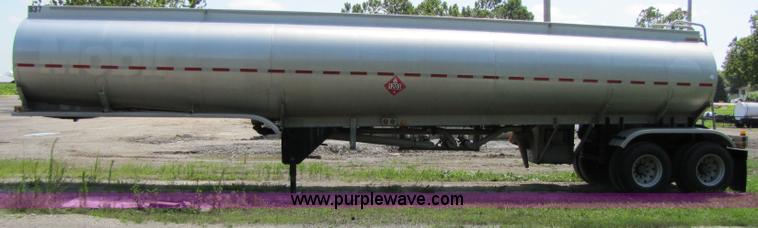 image for item 2286 1986 Fruehauf tanker trailer