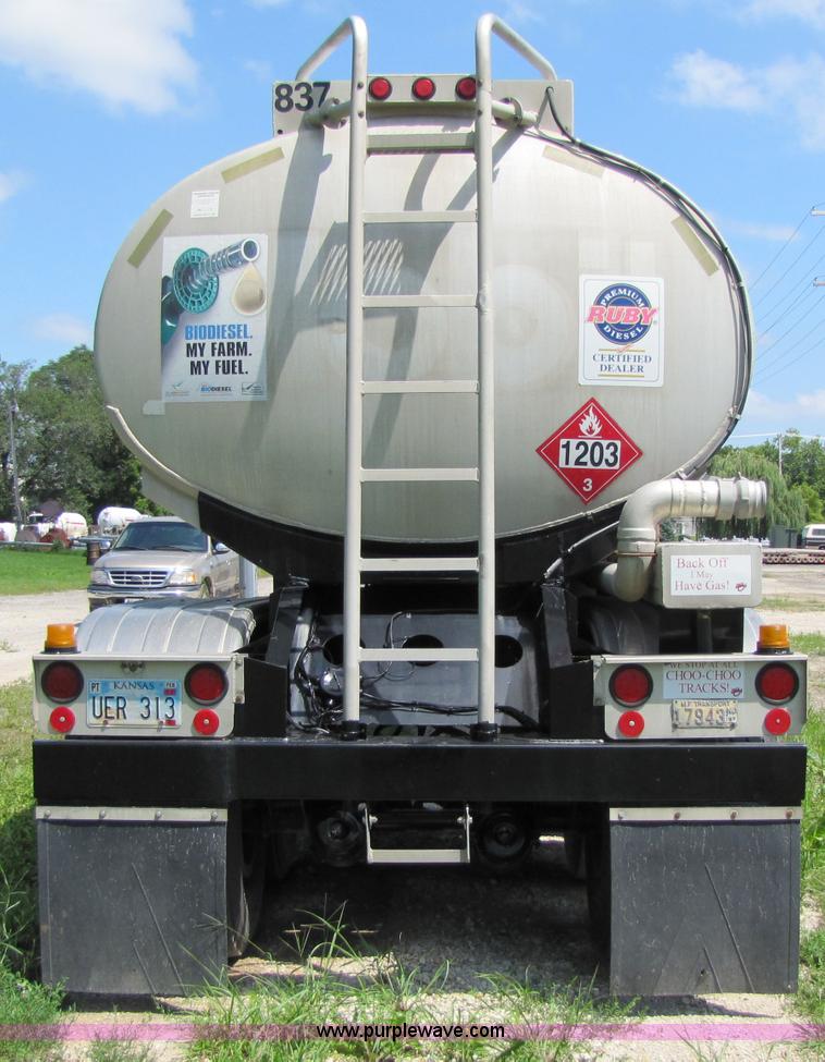 image for item 2286 1986 Fruehauf tanker trailer