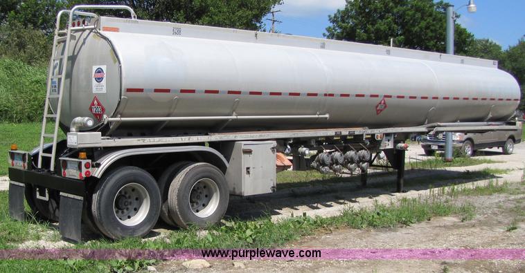 image for item 2286 1986 Fruehauf tanker trailer
