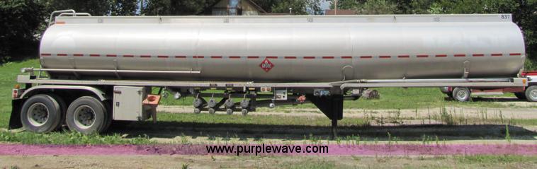 image for item 2286 1986 Fruehauf tanker trailer