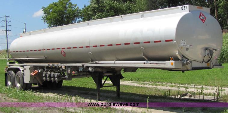 image for item 2286 1986 Fruehauf tanker trailer