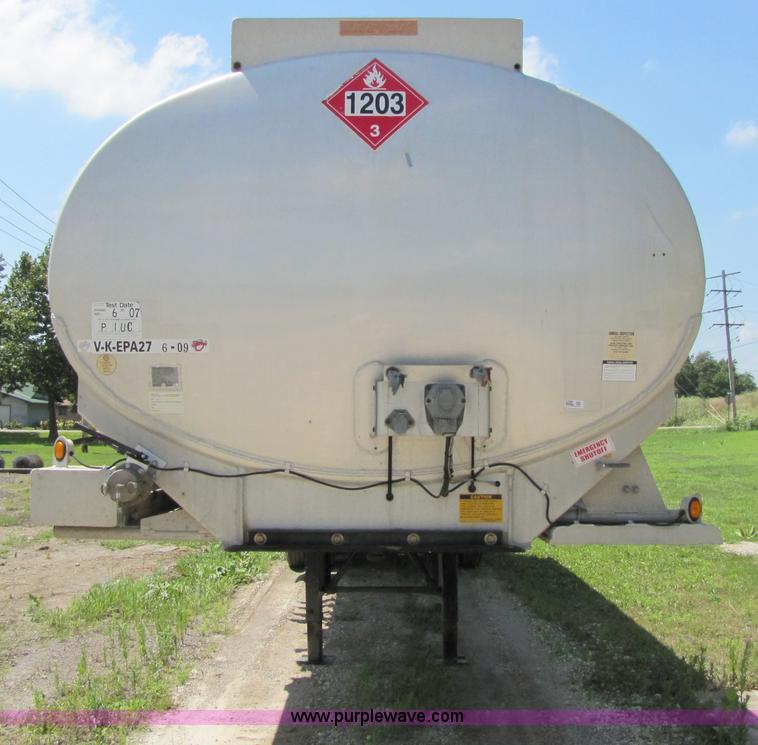 image for item 2286 1986 Fruehauf tanker trailer
