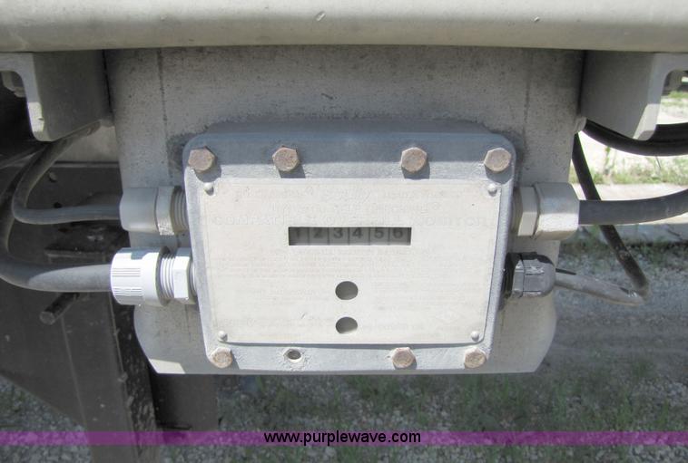 image for item 2286 1986 Fruehauf tanker trailer