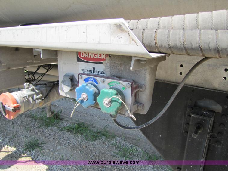 image for item 2286 1986 Fruehauf tanker trailer