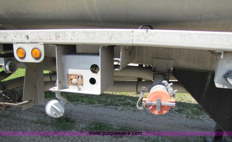 image for item 2286 1986 Fruehauf tanker trailer