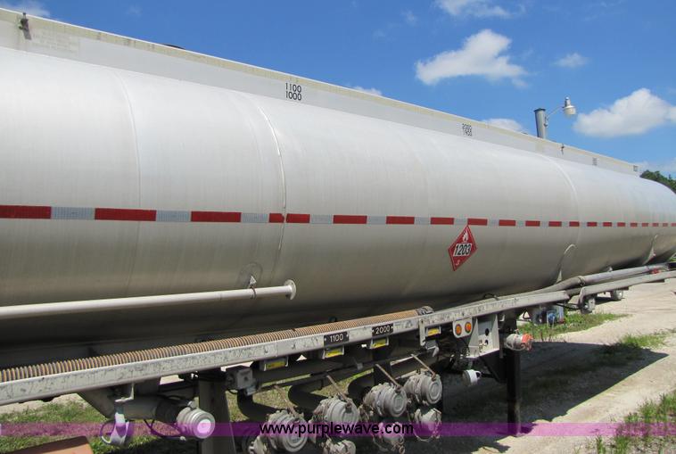 image for item 2286 1986 Fruehauf tanker trailer