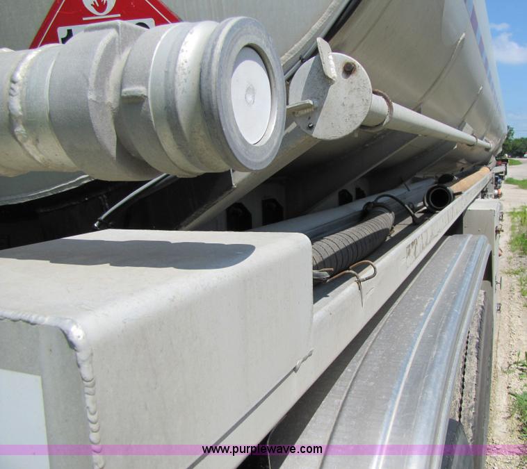 image for item 2286 1986 Fruehauf tanker trailer