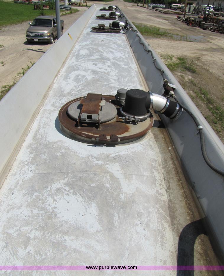 image for item 2286 1986 Fruehauf tanker trailer