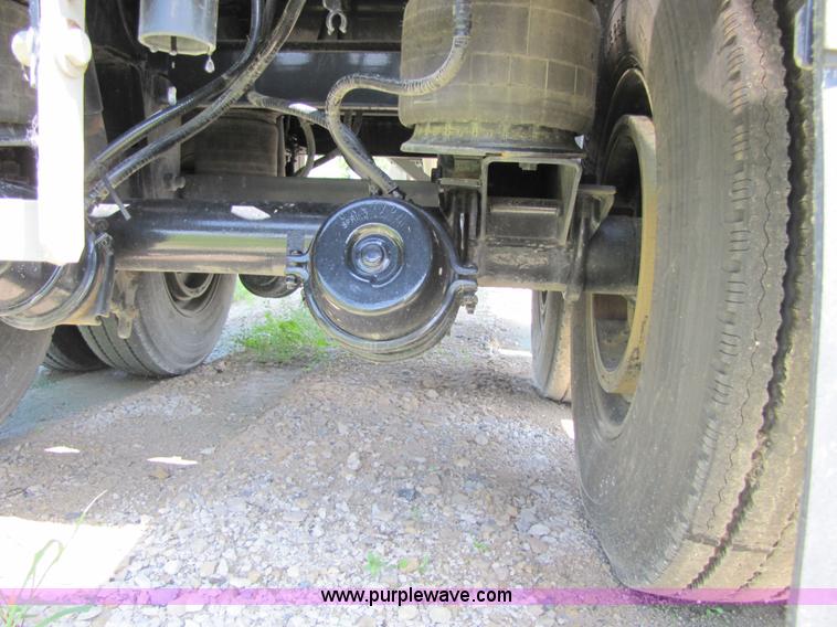 image for item 2286 1986 Fruehauf tanker trailer