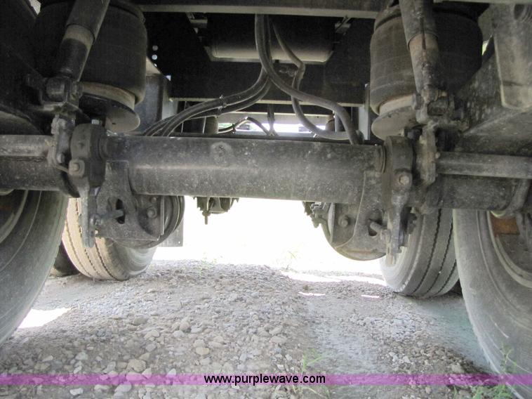 image for item 2286 1986 Fruehauf tanker trailer