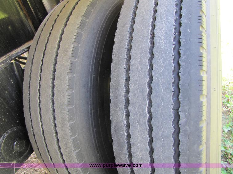 image for item 2286 1986 Fruehauf tanker trailer