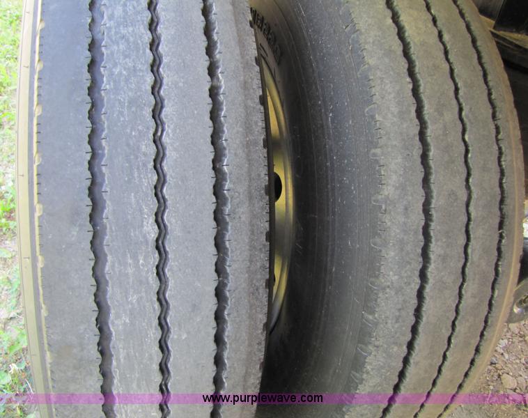 image for item 2286 1986 Fruehauf tanker trailer