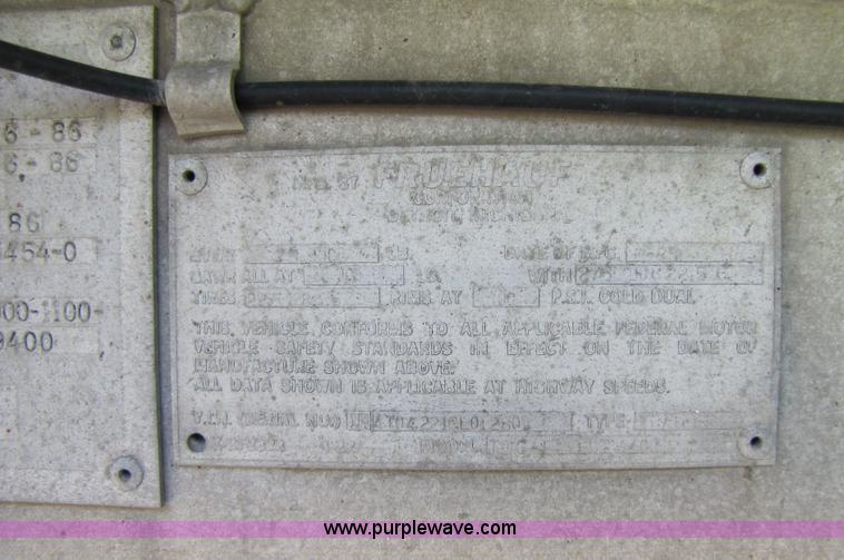 image for item 2286 1986 Fruehauf tanker trailer