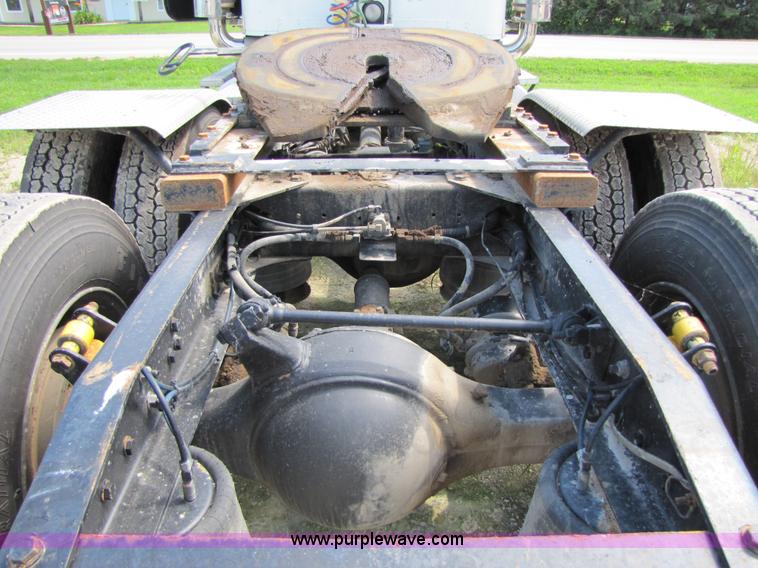 image for item 2287 2004 Freightliner conventional FLD120 semi truck