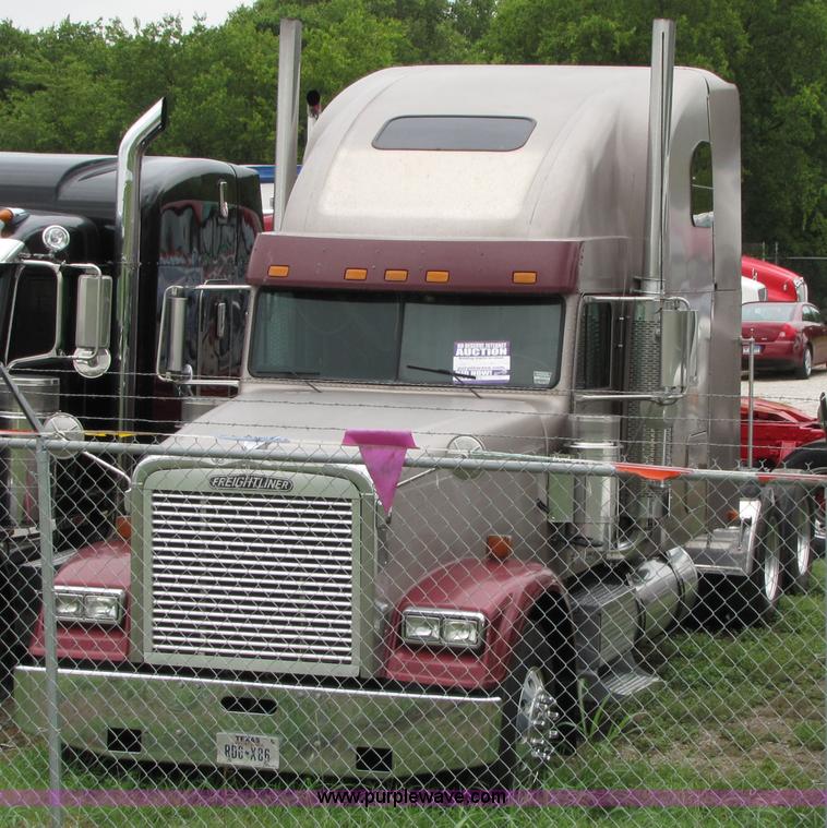 image for item 8000 2002 Freightliner Conventional FLD120 semi truck