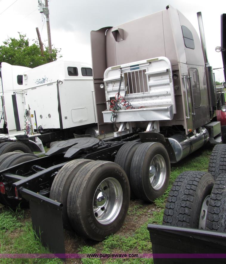 image for item 8000 2002 Freightliner Conventional FLD120 semi truck