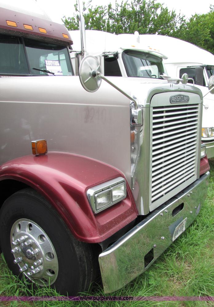 image for item 8000 2002 Freightliner Conventional FLD120 semi truck