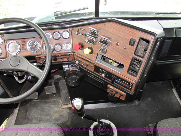 image for item 8000 2002 Freightliner Conventional FLD120 semi truck