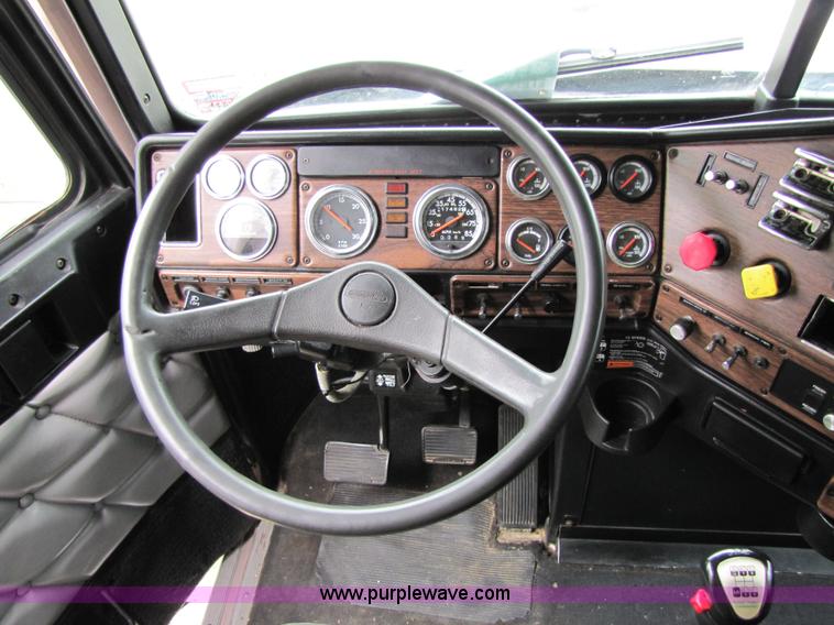 image for item 8000 2002 Freightliner Conventional FLD120 semi truck