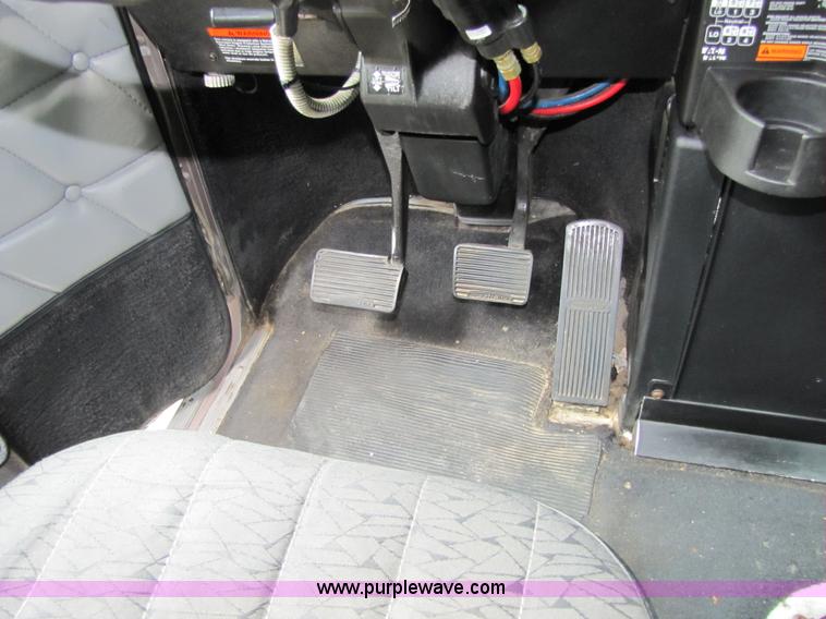 image for item 8000 2002 Freightliner Conventional FLD120 semi truck