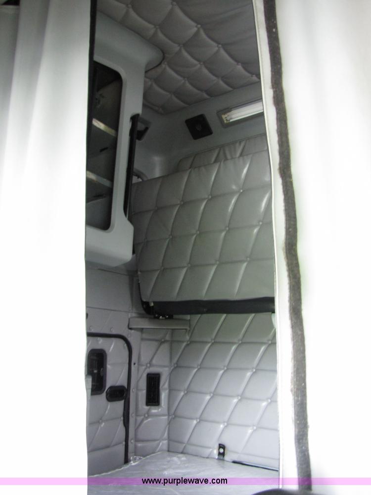 image for item 8000 2002 Freightliner Conventional FLD120 semi truck