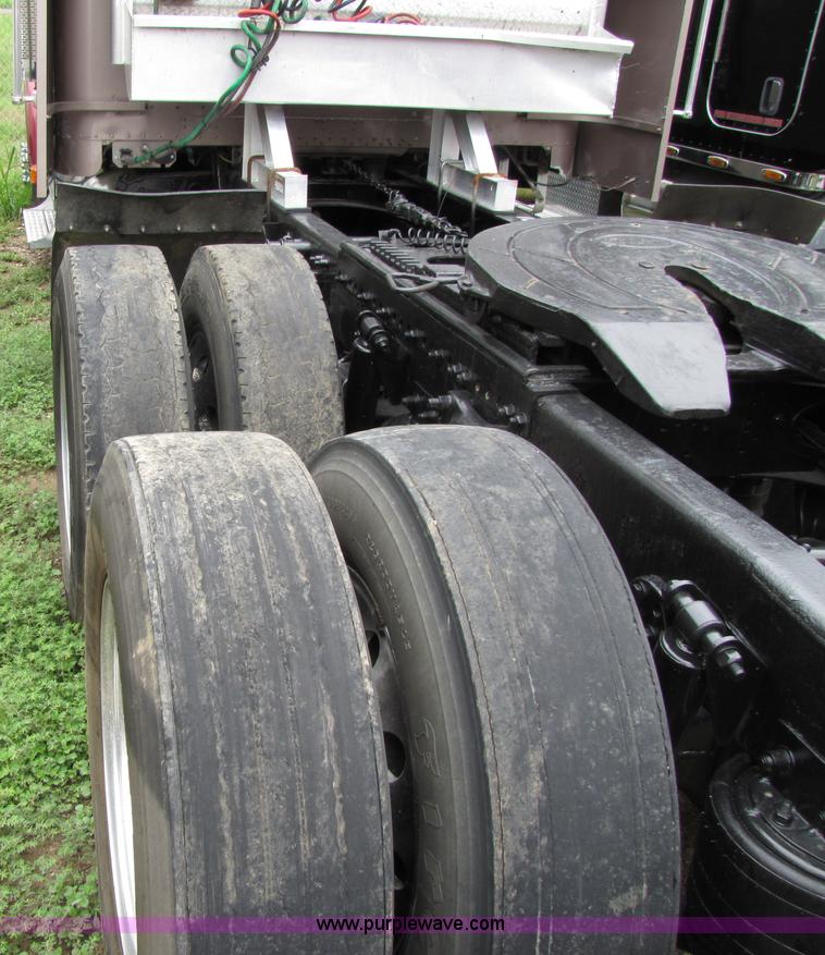 image for item 8000 2002 Freightliner Conventional FLD120 semi truck