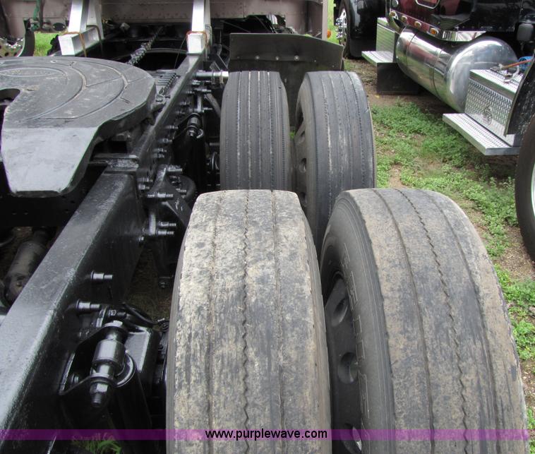 image for item 8000 2002 Freightliner Conventional FLD120 semi truck