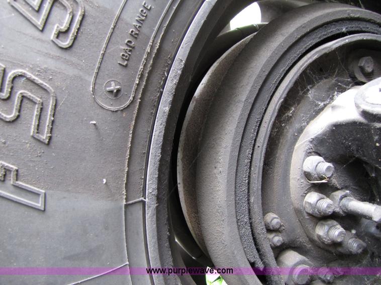 image for item 8000 2002 Freightliner Conventional FLD120 semi truck