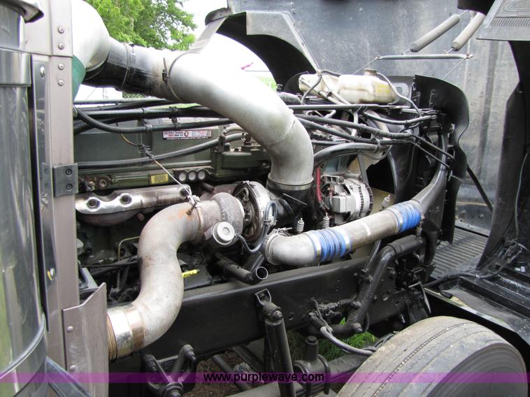 image for item 8000 2002 Freightliner Conventional FLD120 semi truck