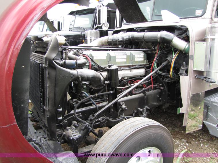 image for item 8000 2002 Freightliner Conventional FLD120 semi truck