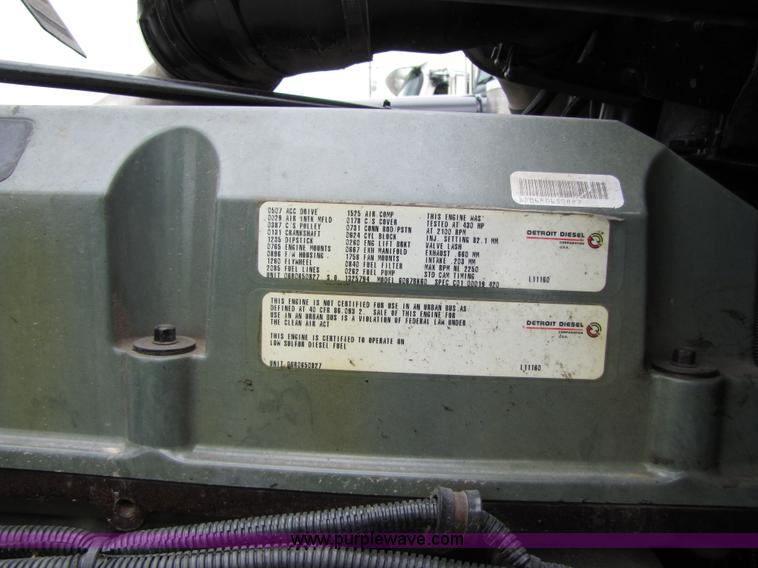 image for item 8000 2002 Freightliner Conventional FLD120 semi truck